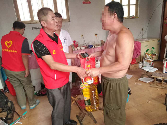 迎秋送暖,安宁慈善服务中心第六期志愿者活动