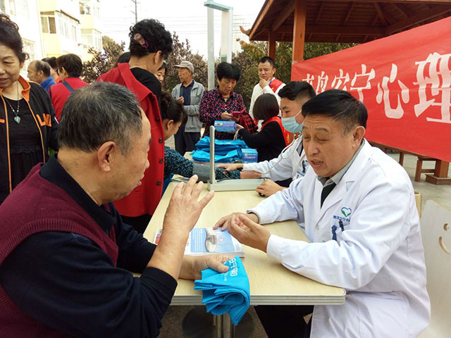“爱老助老”青岛安宁医院重阳节社区义诊大受欢迎!